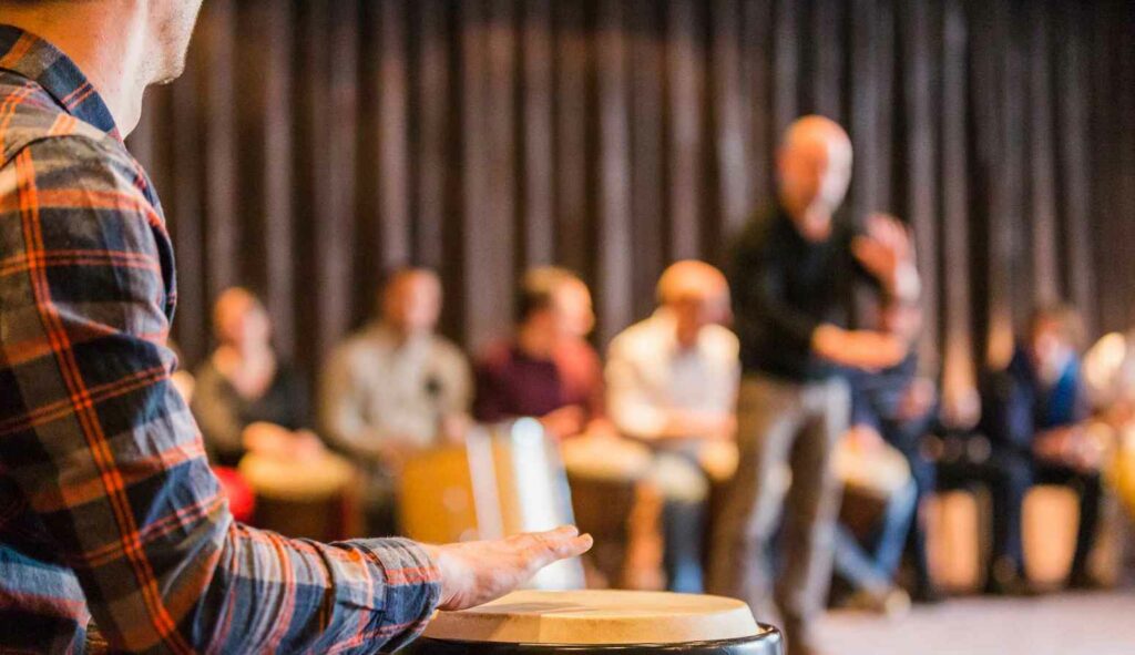 Team Building Percussion à Val d’Isère pour une groupe de 50 personnes de la société Cogedim à Val d’Isère