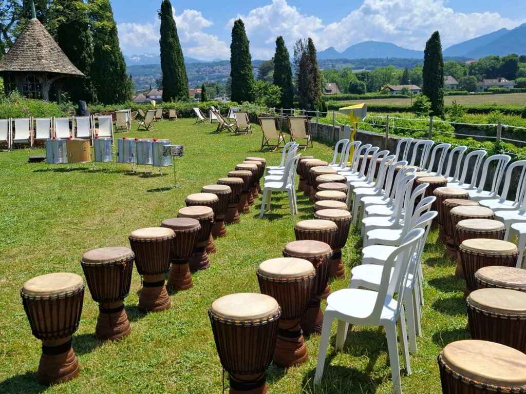 130 percussions pour un teambuilding batucada en Haute Savoie